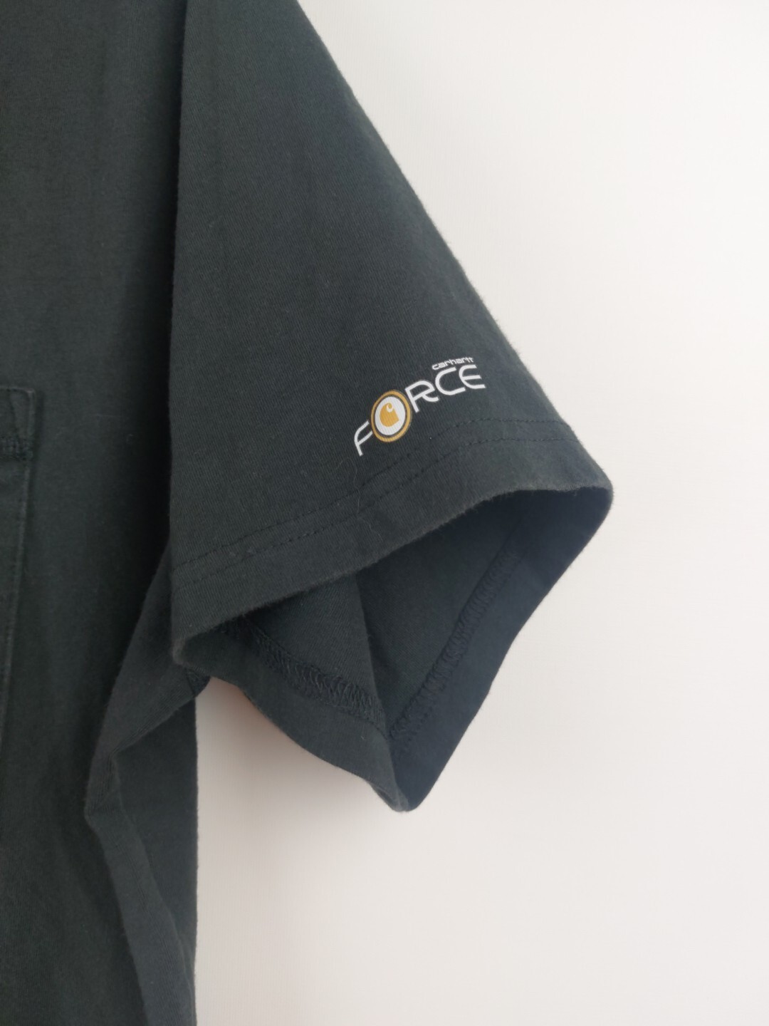Carhartt T-Shirt Men's Large Black Pocket Relaxed Fit Crew Neck Trendy Pullover gallery