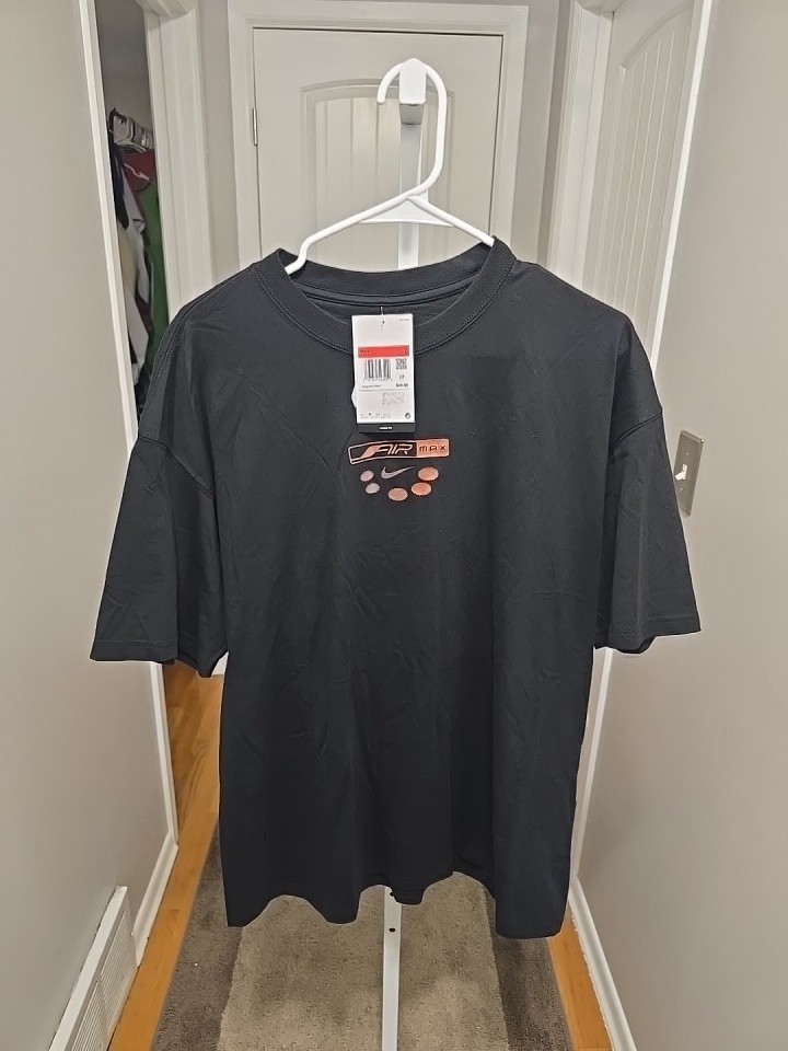 Nike Air Max Tshirt Size Large NWT Black $45 Retail gallery