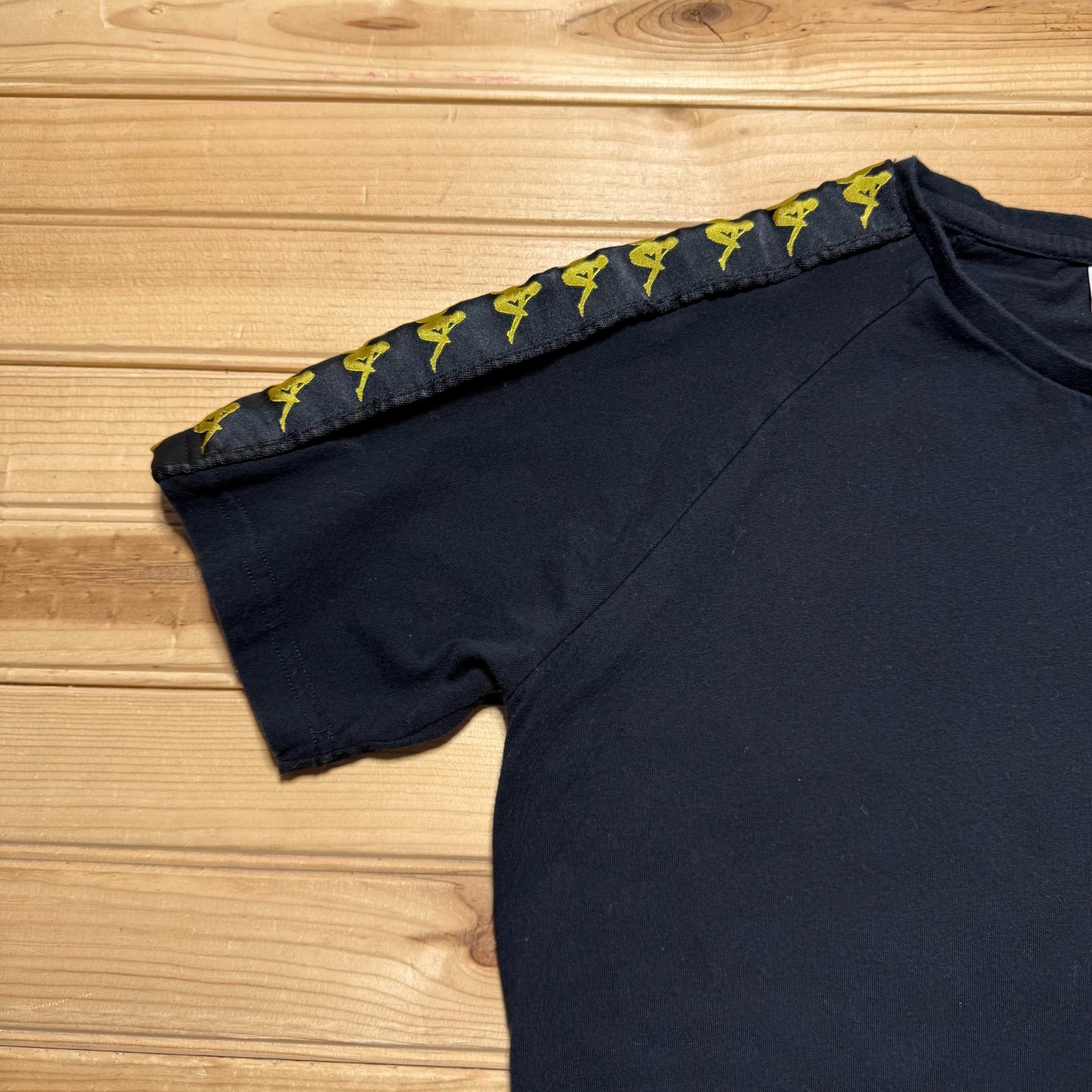 Kappa Banda Omini Logo Taped Sleeves Slim Fit Streetwear Urban T-Shirt - Small gallery