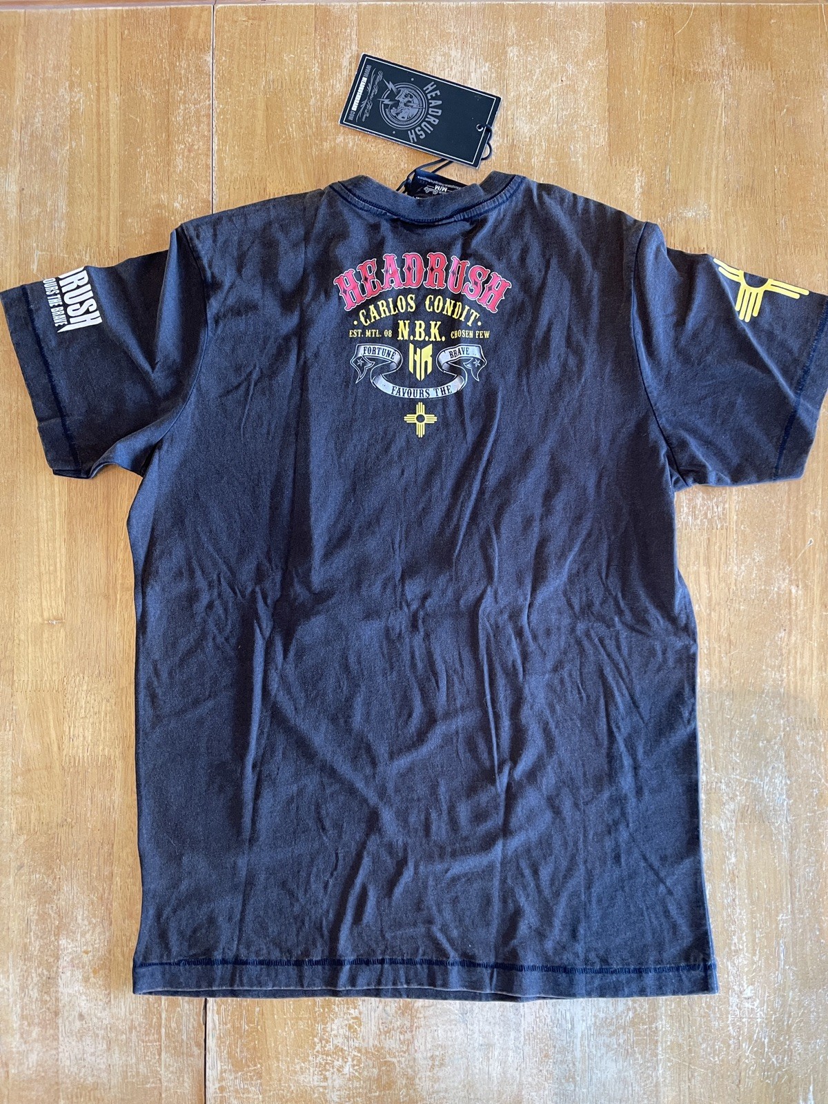 Headrush Carlos Condit Autographed M Shirt MMA Fortune Favours the Brave NWT gallery