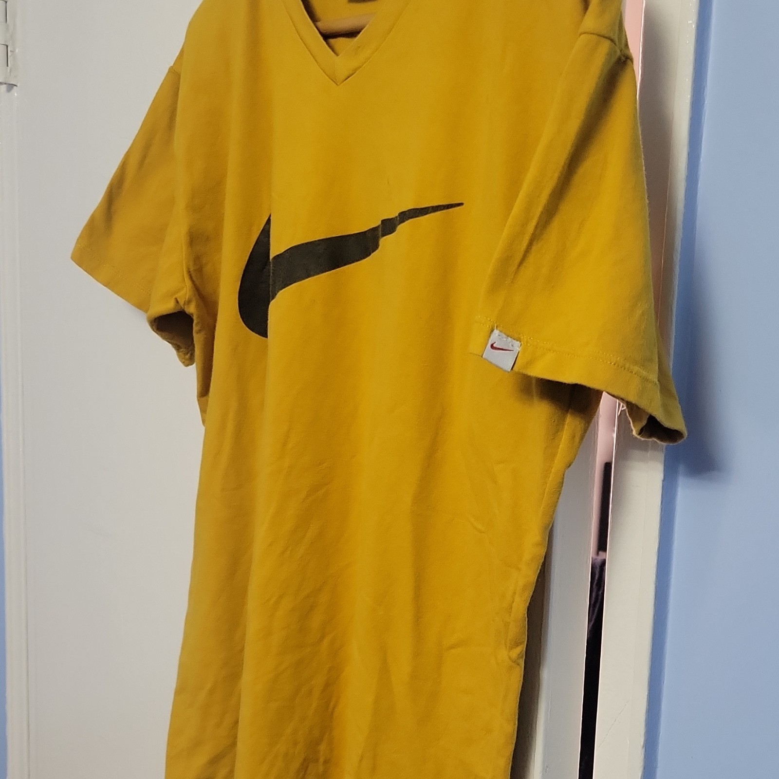 Nike The Nike Tee Men's Yellow V-Neck Short Sleeve Logo T-Shirt Size L gallery