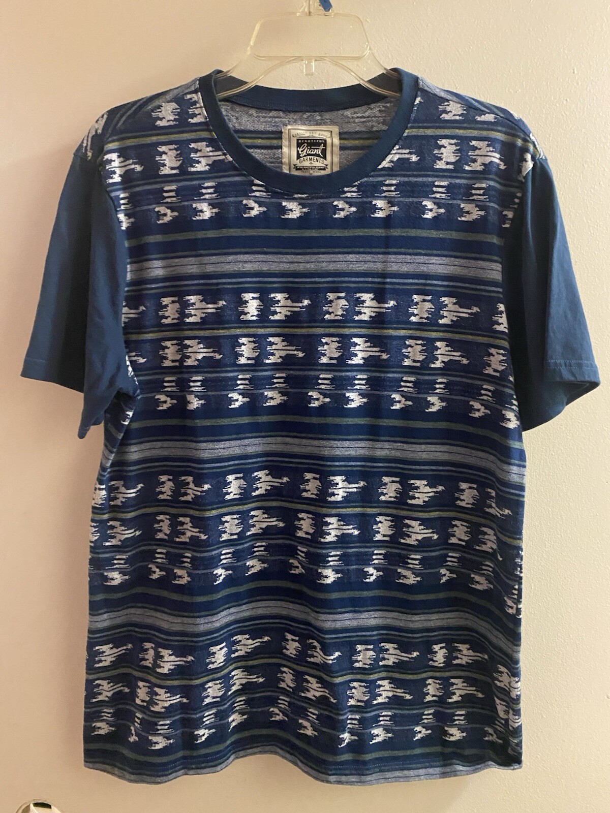 Beautiful Giant Garments Men’s T Shirt Blue White Stripe Print L Large Chest 40”