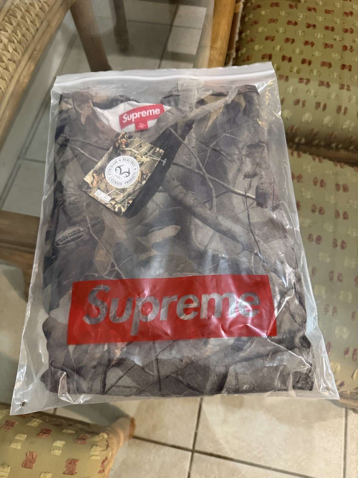 Supreme Rhinestone Script S/S Top Realtree Hardwoods Camo T-Shirt L ✅IN HAND✅ gallery