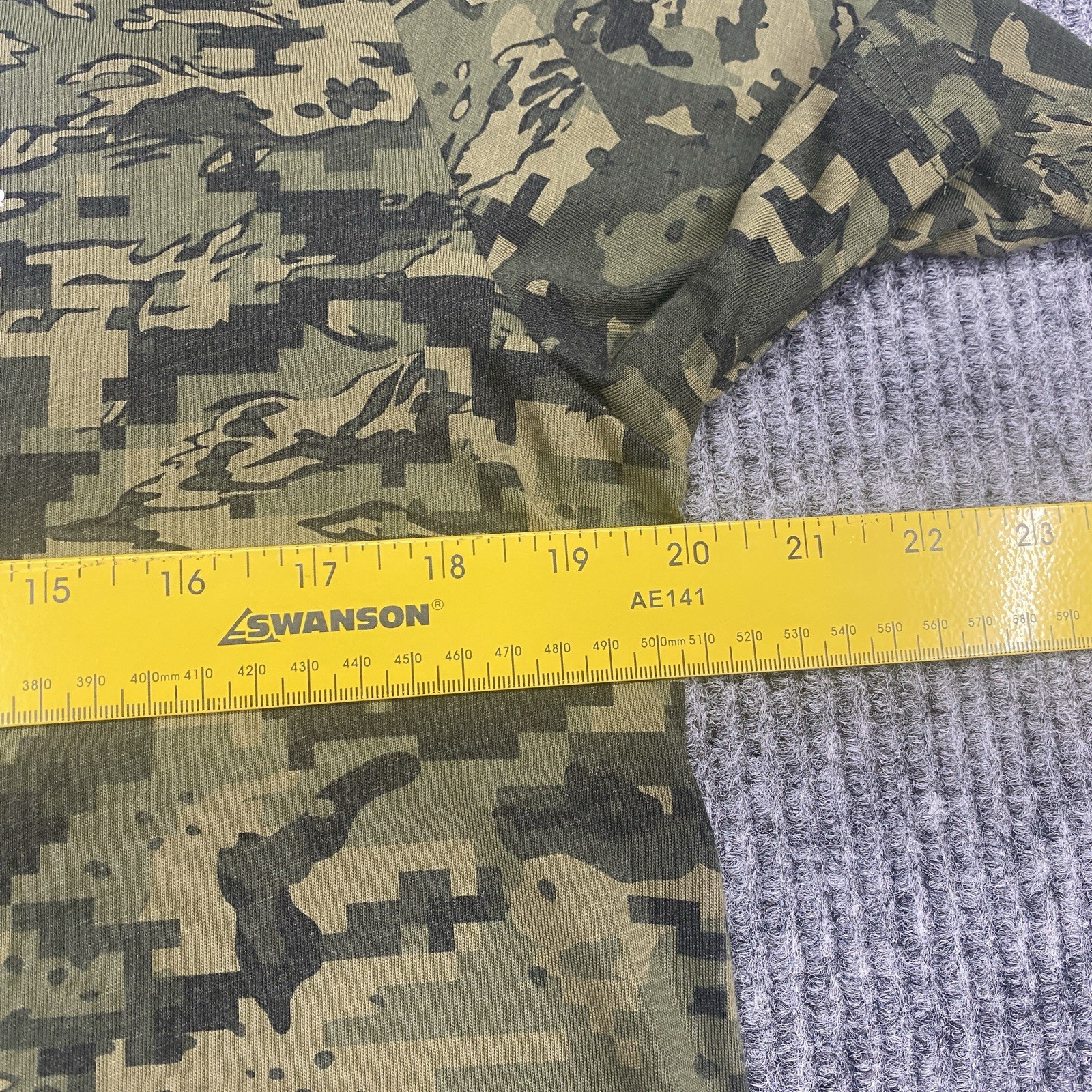 NWT Under Armour Camo Shirt Mens Medium Camouflage Green Short Sleeve Crew Neck gallery