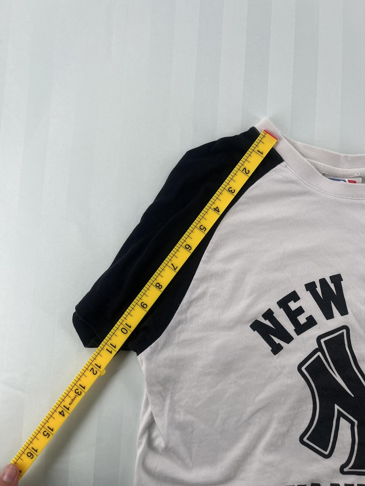 Vintage New York Yankees Cropped Raglan T-Shirt Size M White Black gallery
