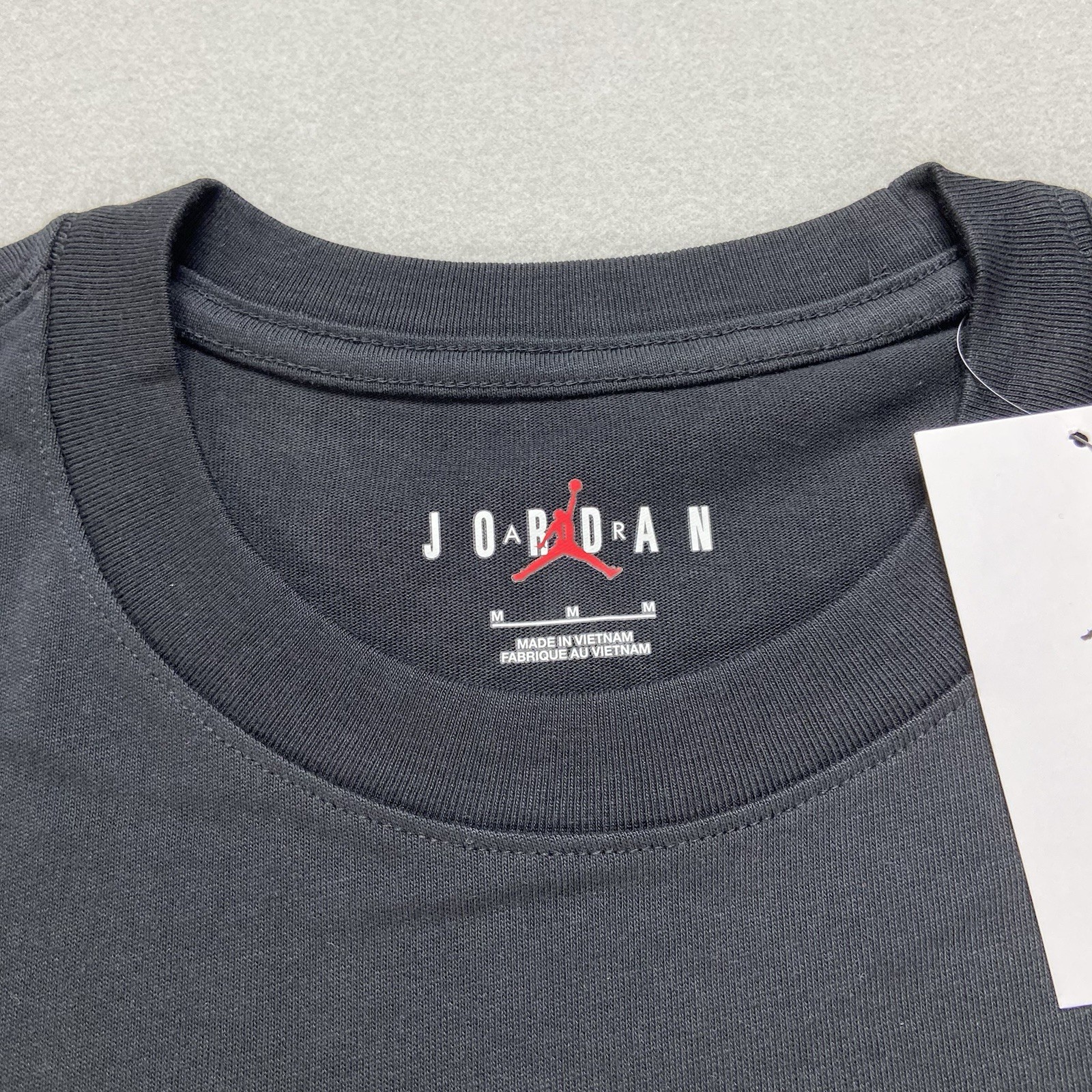 HJ2326-010 Nike Air Jordan Men's AJ1 High Chicago Sneaker Patch T-Shirt Size M gallery