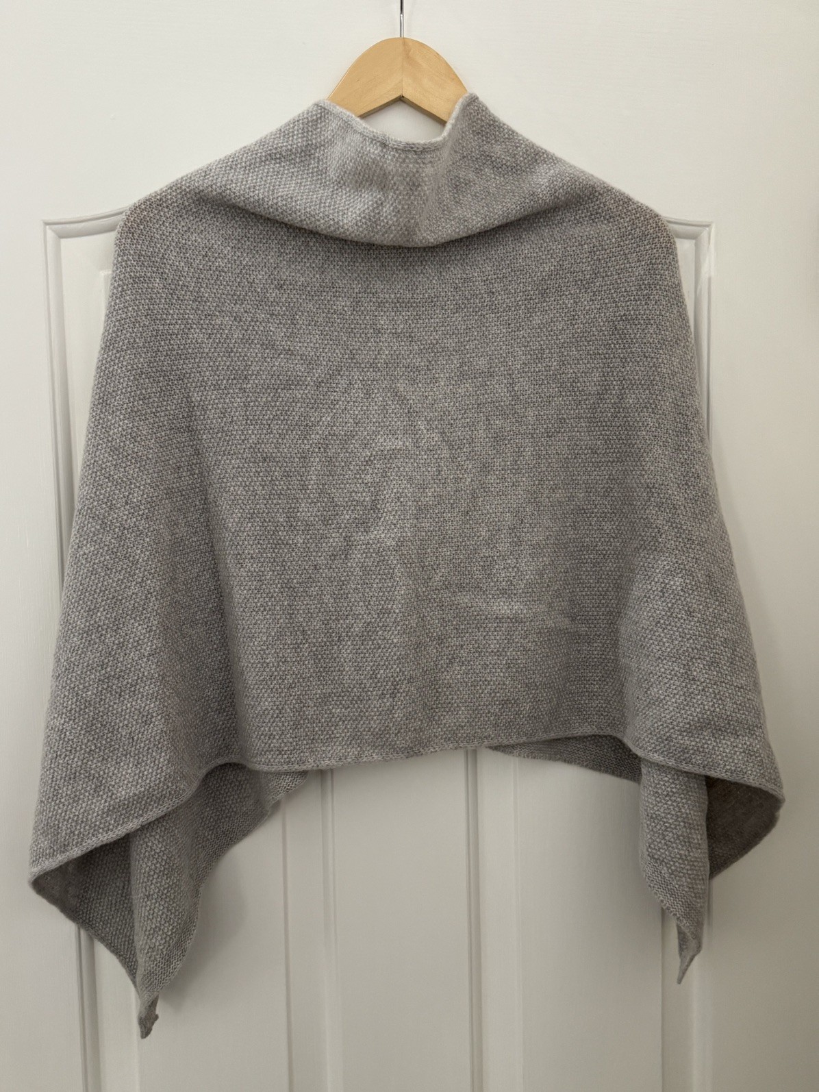 Women's GullFugl Norway 100% Lambswool Sweater Poncho, Large, color Light Grey gallery