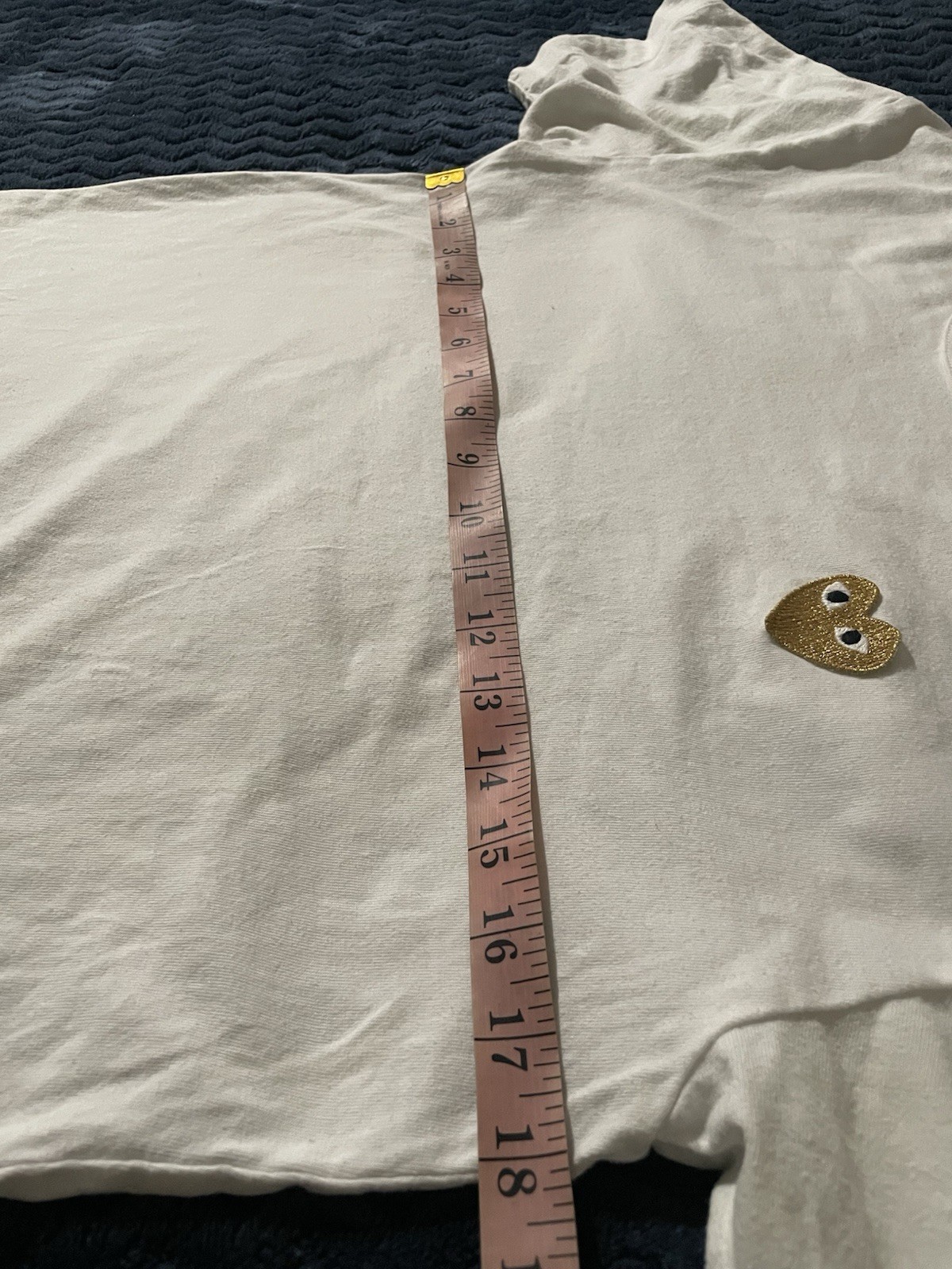 Comme des Garcons Play T-Shirt Gold Heart Logo size Medium gallery