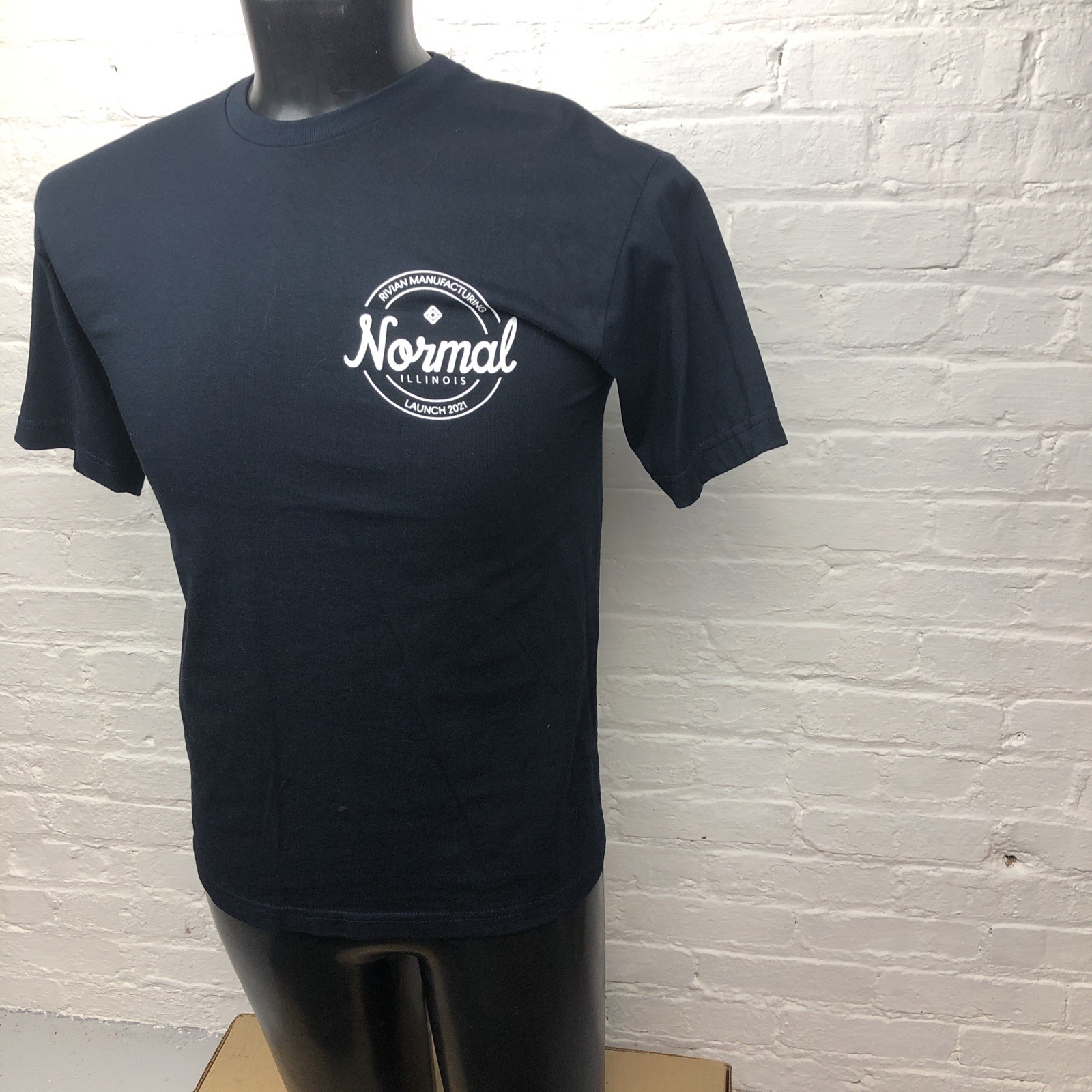 SIZE M RIVIAN Launch 2021 Normal IL Blue Unisex T-shirt Keep World Adventurous gallery