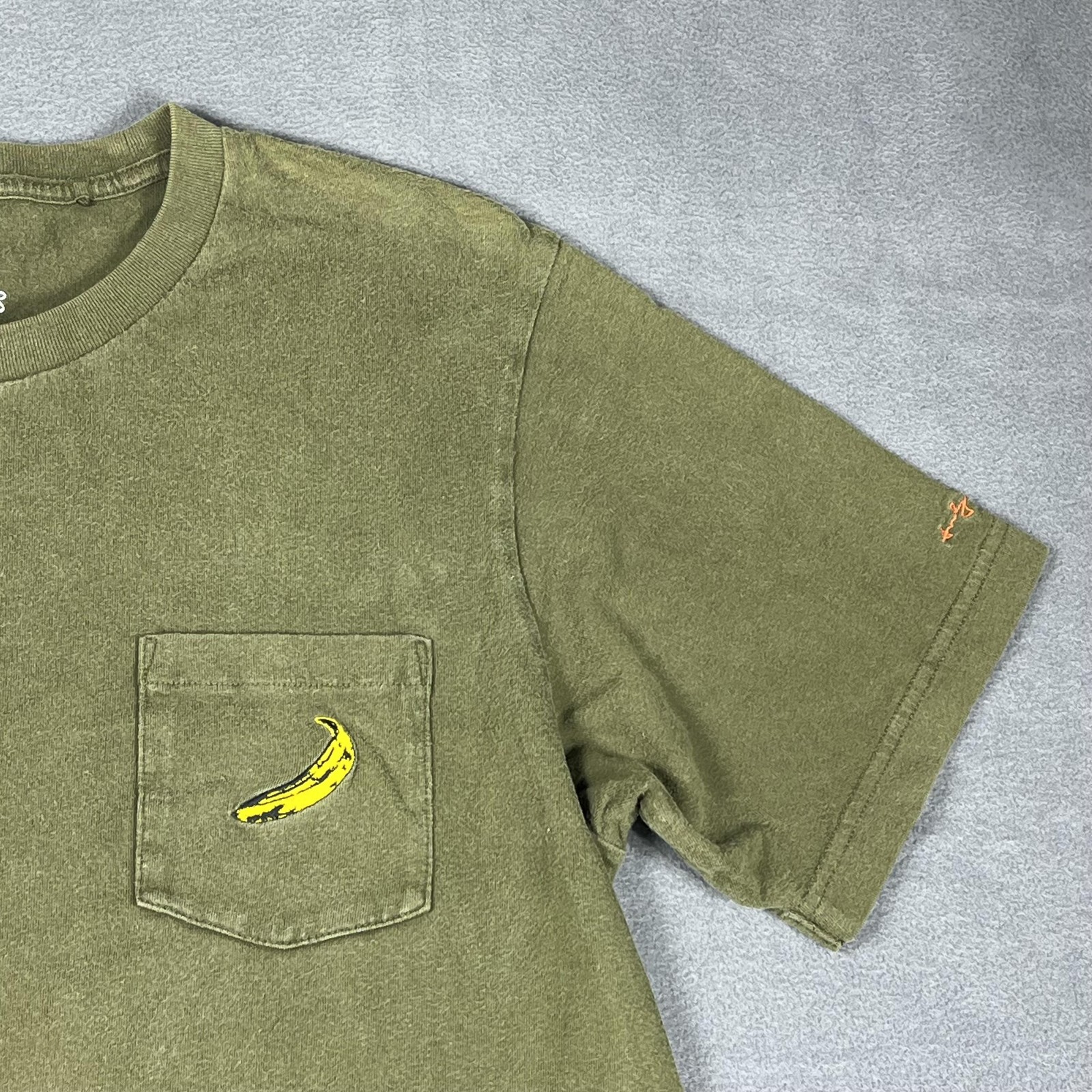Uniqlo Shirt Mens Medium Olive Green SPRZ NY Andy Warhol Banana Pocket Tee Art gallery
