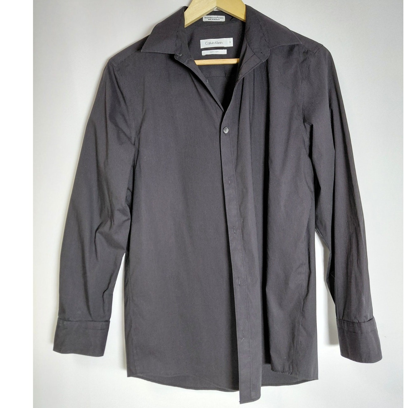 Calvin Klein Non Iron Button-Up Shirt Gray Solid Knit Long Sleeve Men Size S gallery