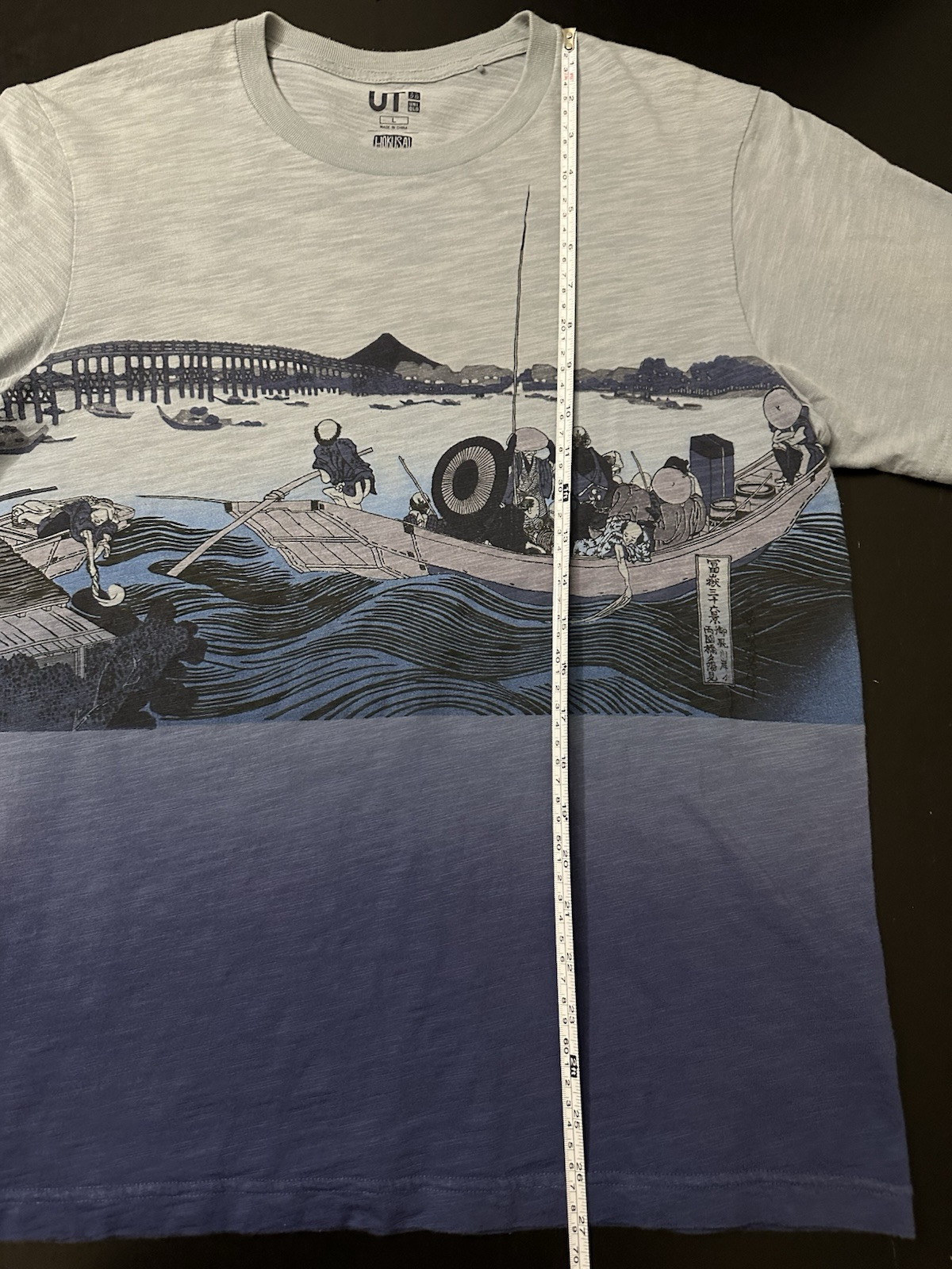 Uniqlo UT Hokusai Blue Japan Fisherman Under Mt. Fuji T Shirt Adult Size Large gallery