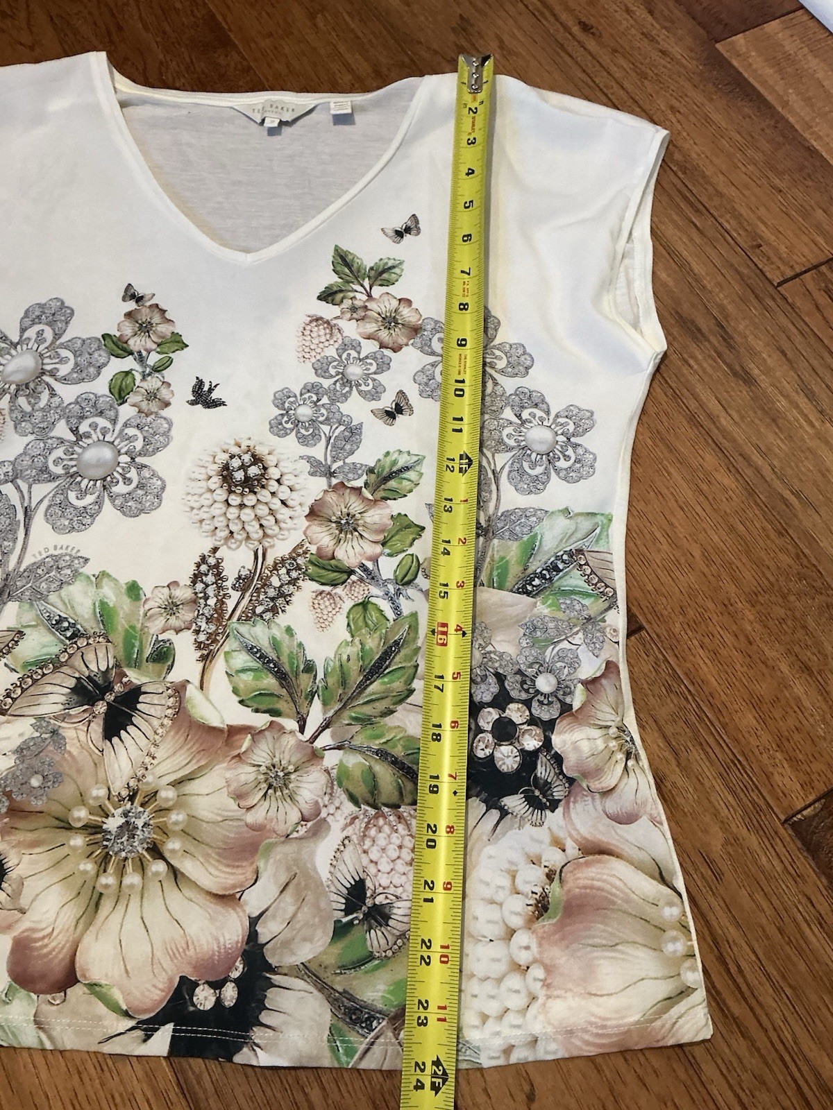 Ted Baker London Gem Garden Floral Fitted Tee Shirt Ivory Woman's Size 2, Small gallery
