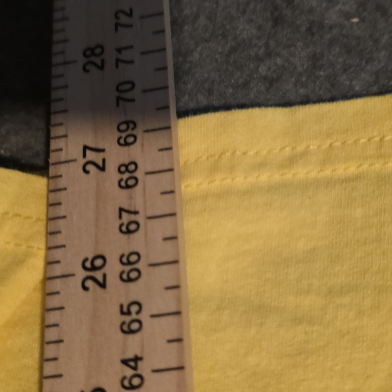 Fruit Of The Loom Yellow SpongeBob SquarePants Large Graphic Tee 433 gallery