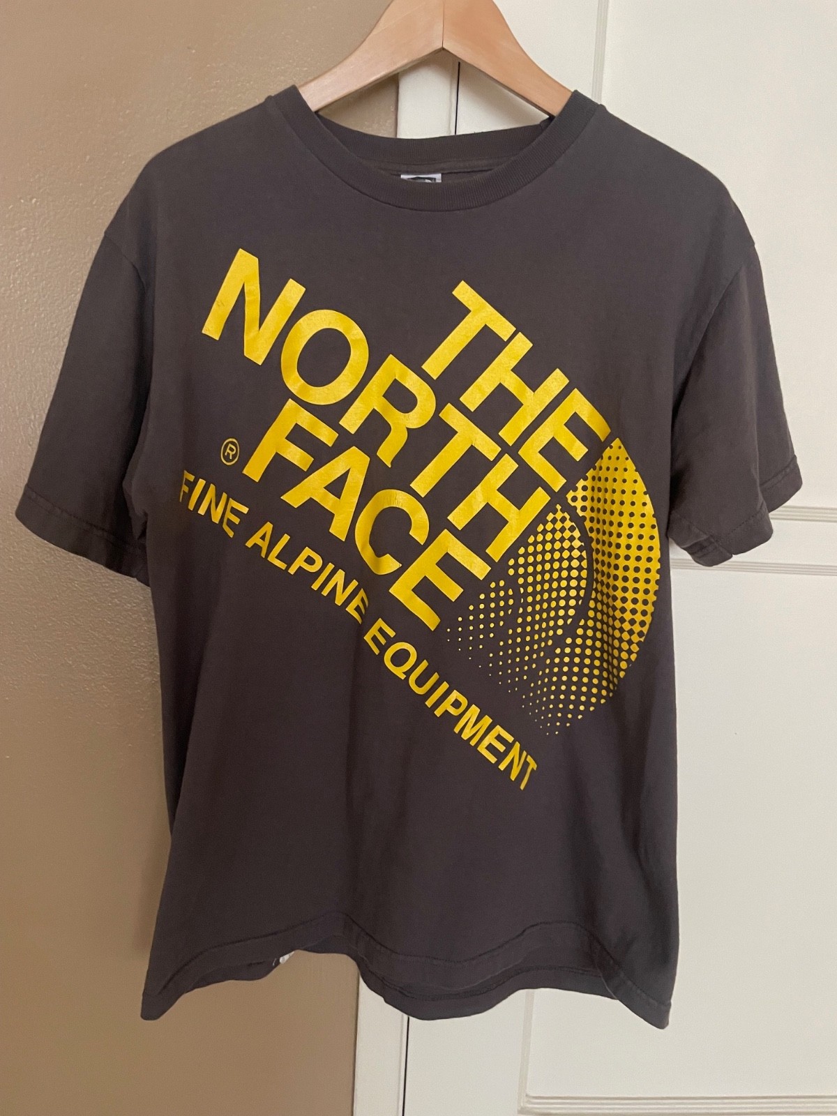 THE NORTH FACE - Men's T-Shirt M Dark Gray Yellow Graphic Logo Short Sleeve gallery
