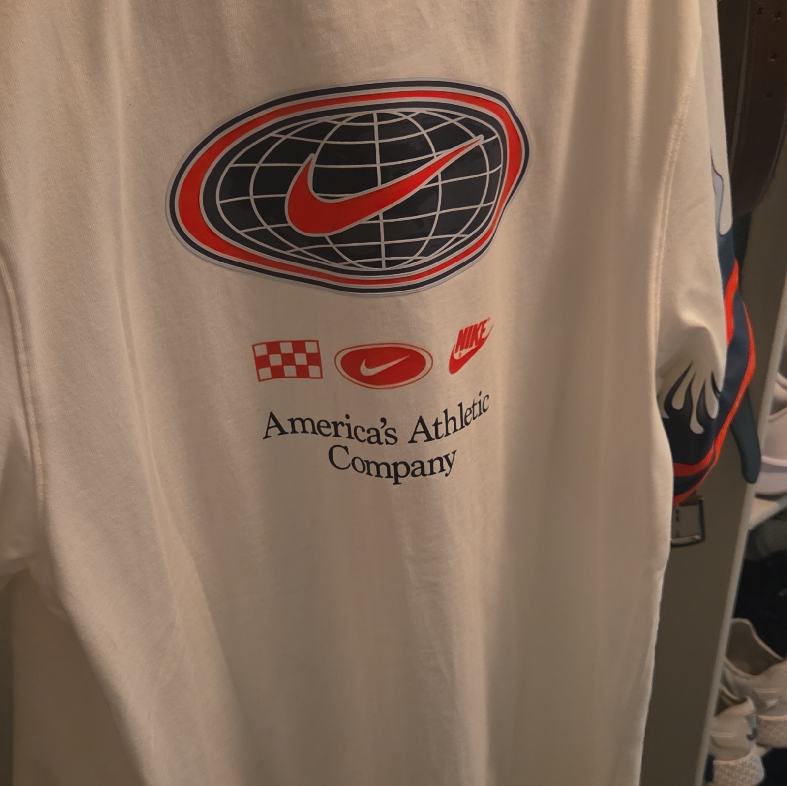 Nike Men’s XL Button-Front V-Neck Jersey T-Shirt White/Red/Blue Graphic gallery