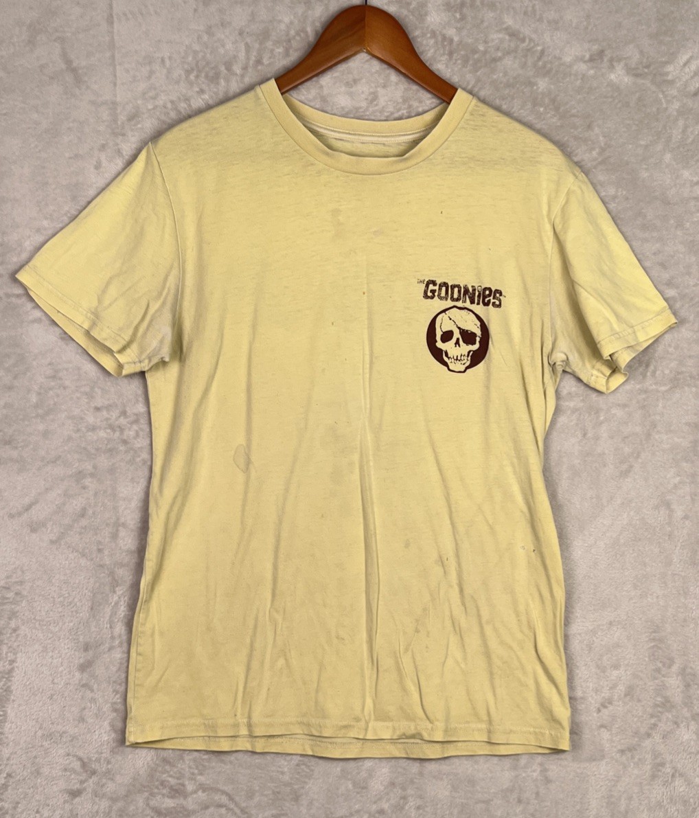 Goonies Mens Graphic Tee Shirt Medium Yellow Skull 90s Skater Grunge Distressed gallery