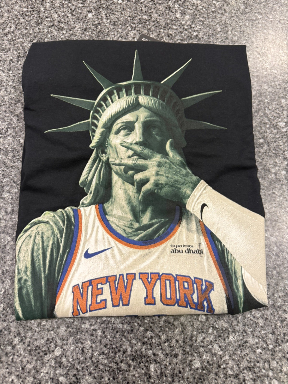 Nike Men’s Large NYC Exclusive Statue of Liberty New York Knicks Brunson Size L gallery