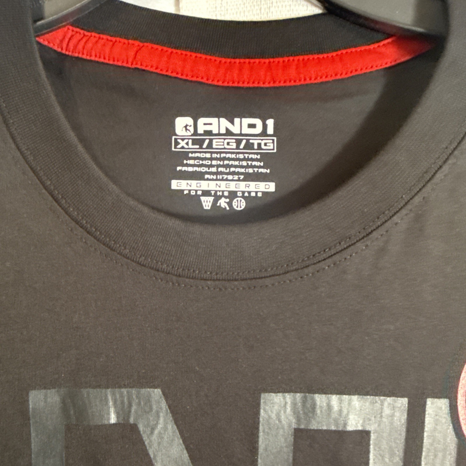 And1 Dunk Logo T-Shirt Black Men Graphic Tee Basketball Size X-Large NWT gallery