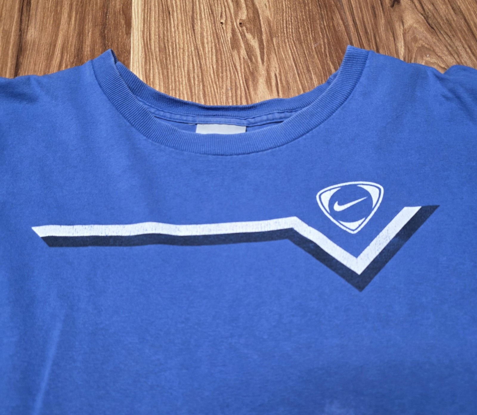 Nike Shirt Mens XL Blue Chevron Chest Swoosh Logo Graphic Tee Honduras Sports gallery