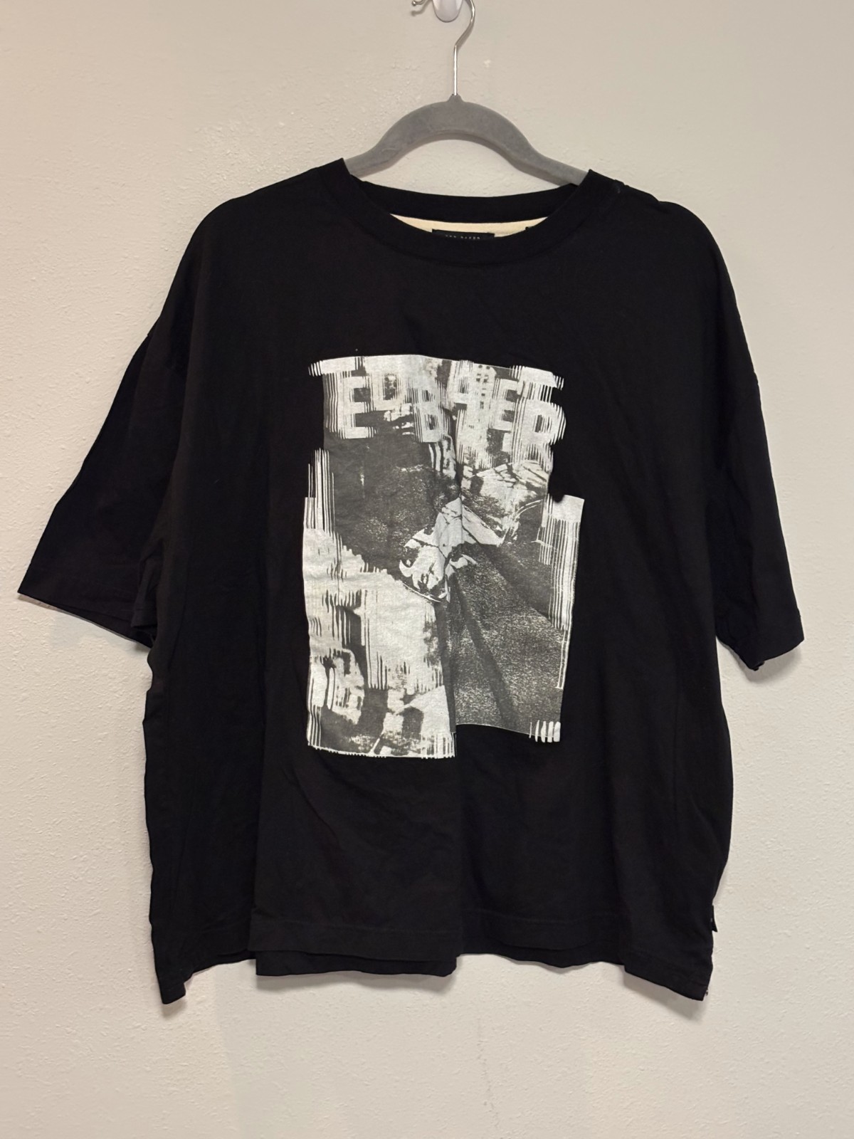 Ted Baker London Men's 7 Black Short-Sleeve Crew-Neck Graphic Casual T-Shirt gallery