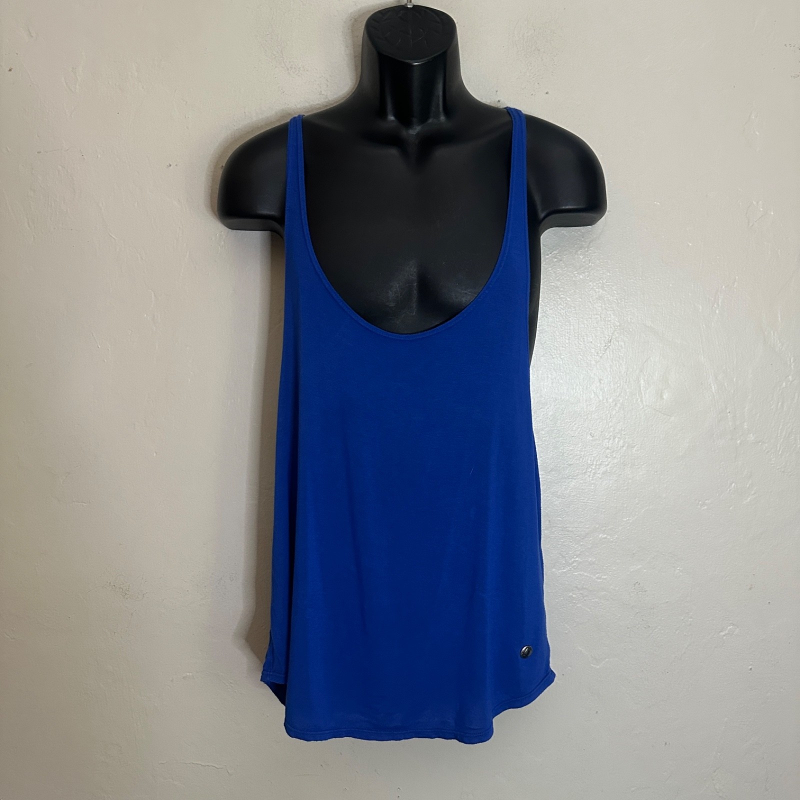 GIGO Stringer Tank Top Large Gently worn 96% polyester/4% spandex 20" armpits gallery