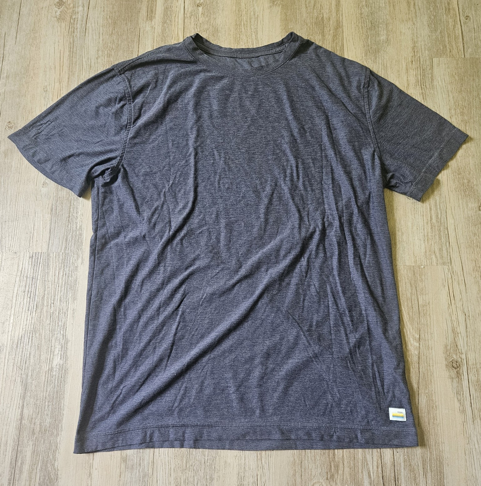 Vuori Men’s Heathered Dark Charcoal Gray Short Sleeve Strato Tec Shirt Medium