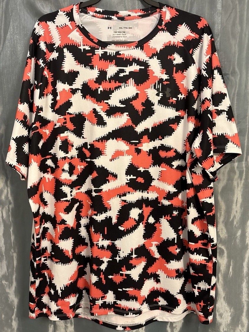 Under Armour HeatGear Tech Tee Mens XXL Red Black White Camo Athletic Shirt gallery