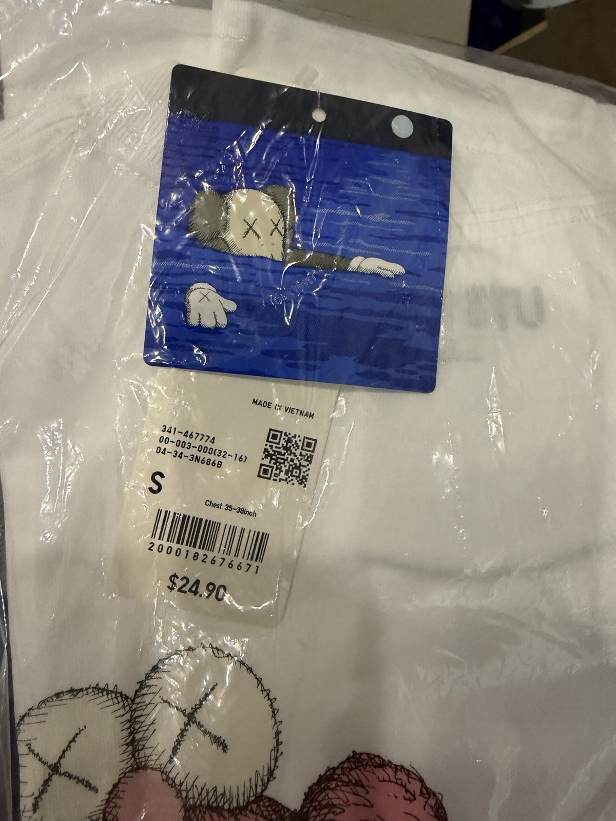 NEW KAWS X Uniqlo Limited Exclusive UT T-Shirt Men’s SMALL gallery