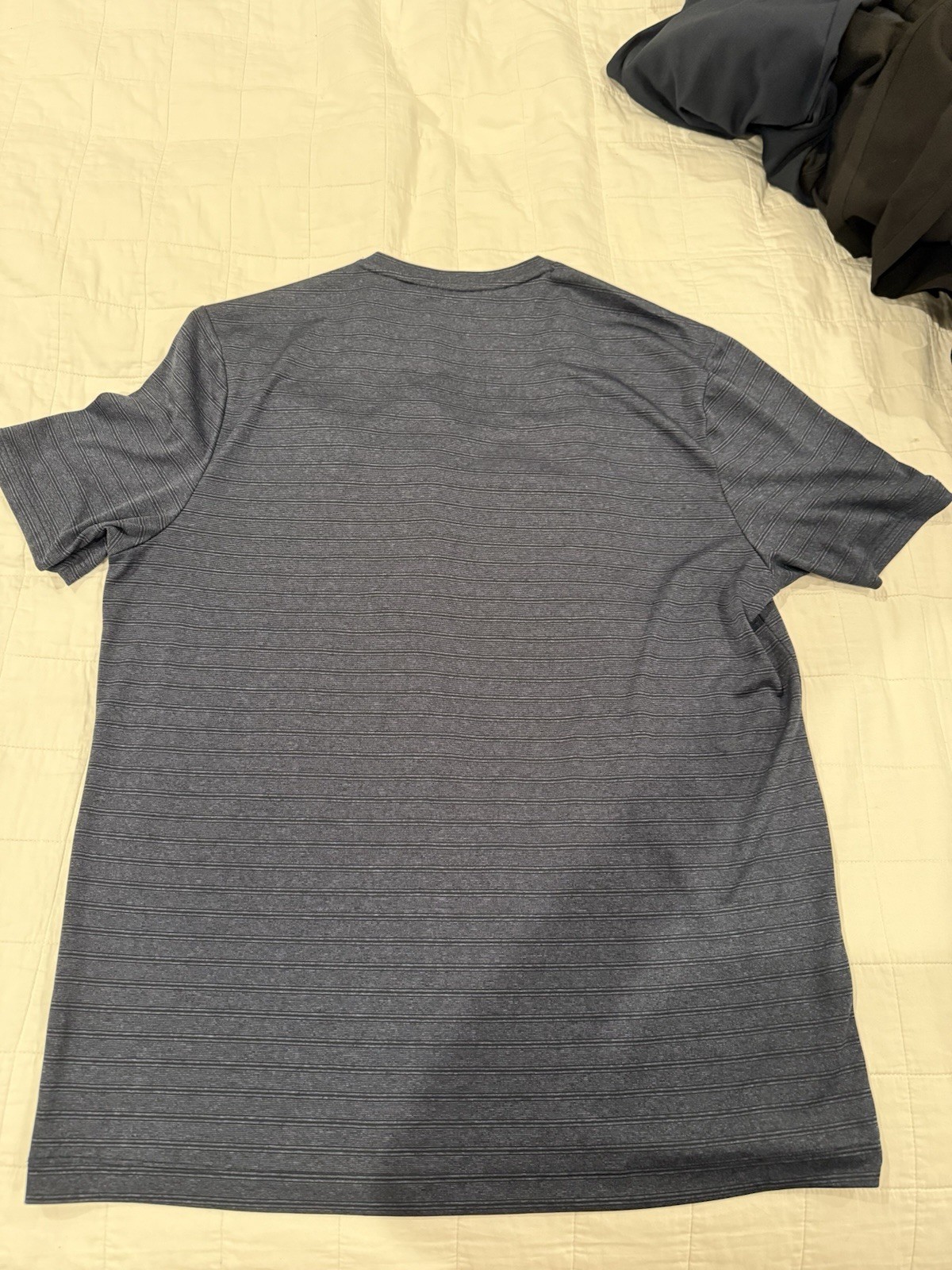 Perry Ellis Men’s L Gray Short Sleeve V-Neck Polyester Knit Solid T-Shirt gallery
