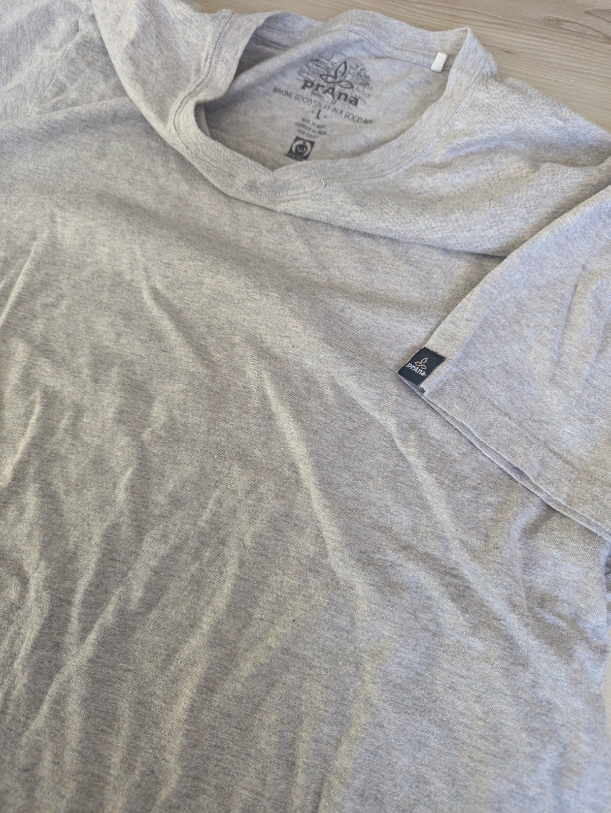 Men's Prana Basic V Tshirt Size Large gallery