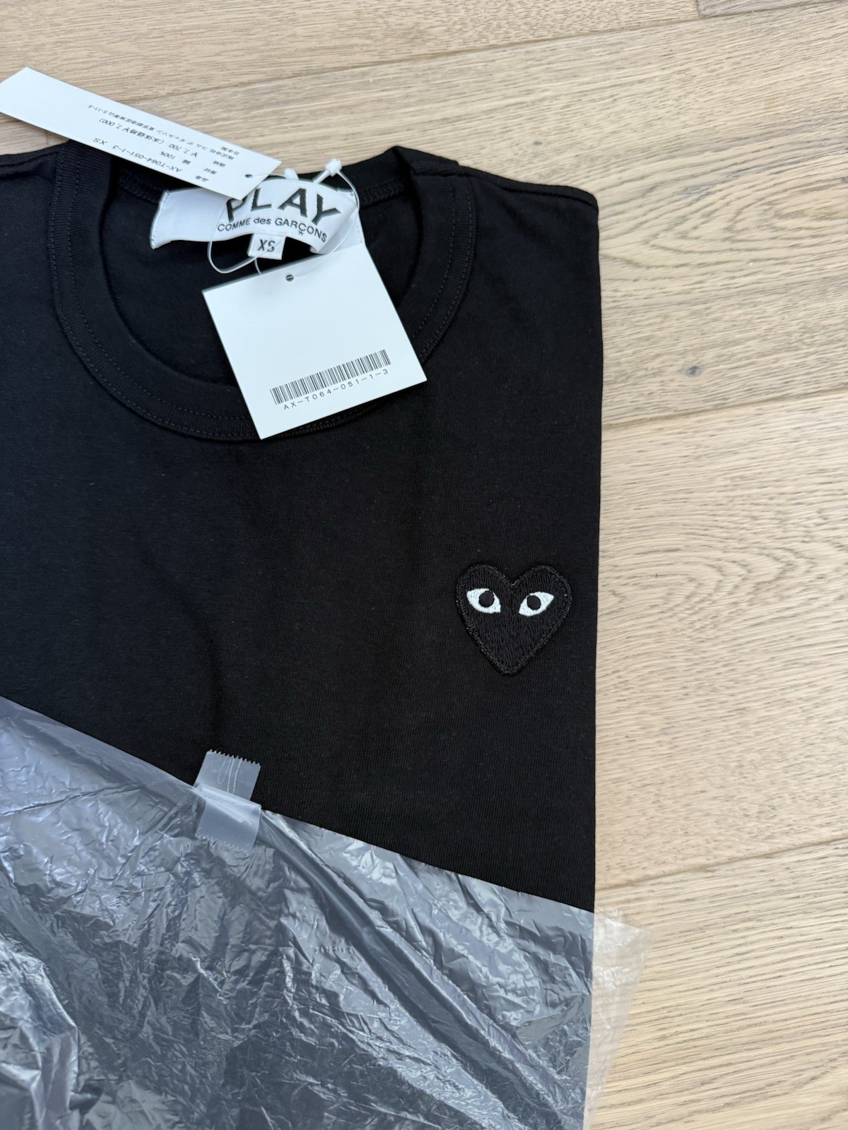 SZ XS - COMME des GARCONS CDG PLAY BLACK HEART "Black" EYE LOGO T-SHIRT, JAPAN gallery