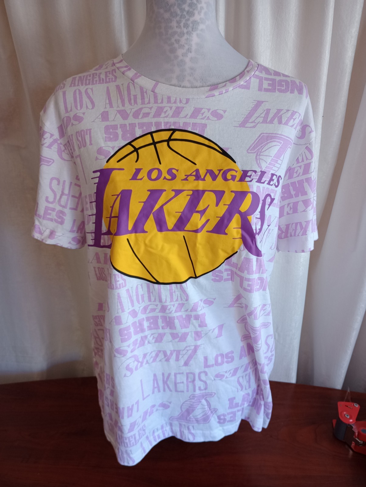 NBA LA Lakers women’s All Over Print Logo T-Shirt Mens Size medium