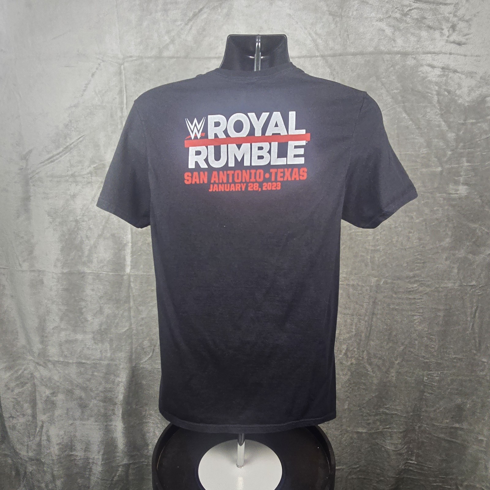 WWE Wrestling Shirt Medium Black royal Rumble San Antonio Pre-Owned gallery