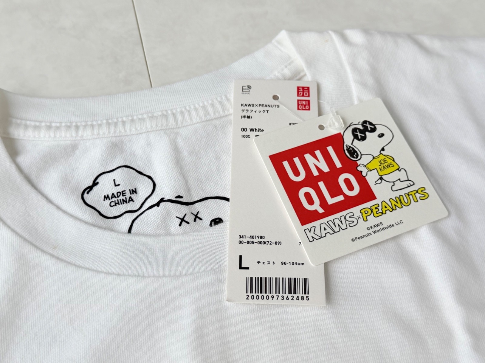 KAWS x PEANUTS Snoopy x UNIQLO NWT T-Shirt Size L White gallery
