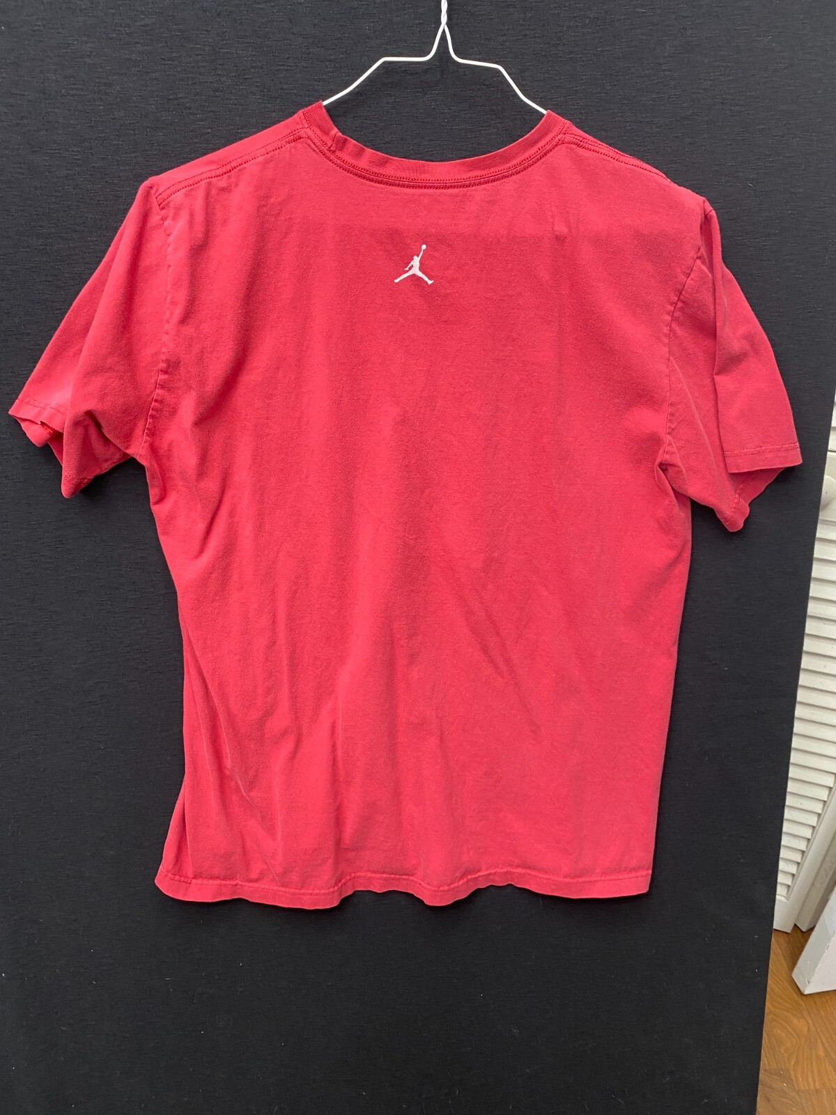 NIKE AIR Jordon FLIGHT RED T-SHIRT size LARGE (small hole) b1 gallery