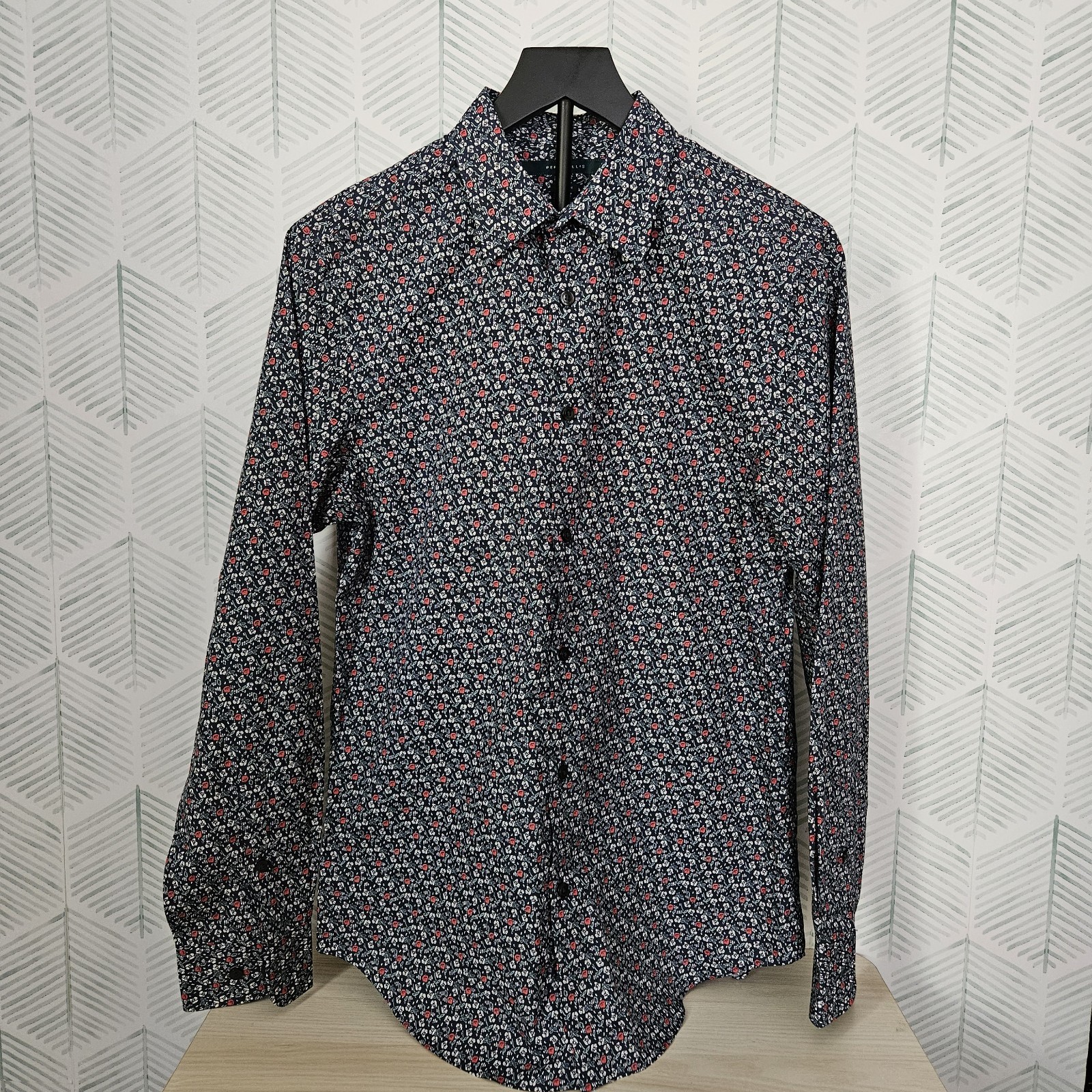 Perry Ellis Men’s SMALL Buttom Up Shirt Long Sleeve Navy/Flowers 100% Cotton