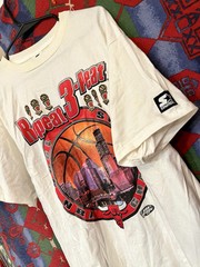 Starter 1998 Chicago Bulls NBA Finals Champions Repeat 3-Peat Vintage T-Shirt