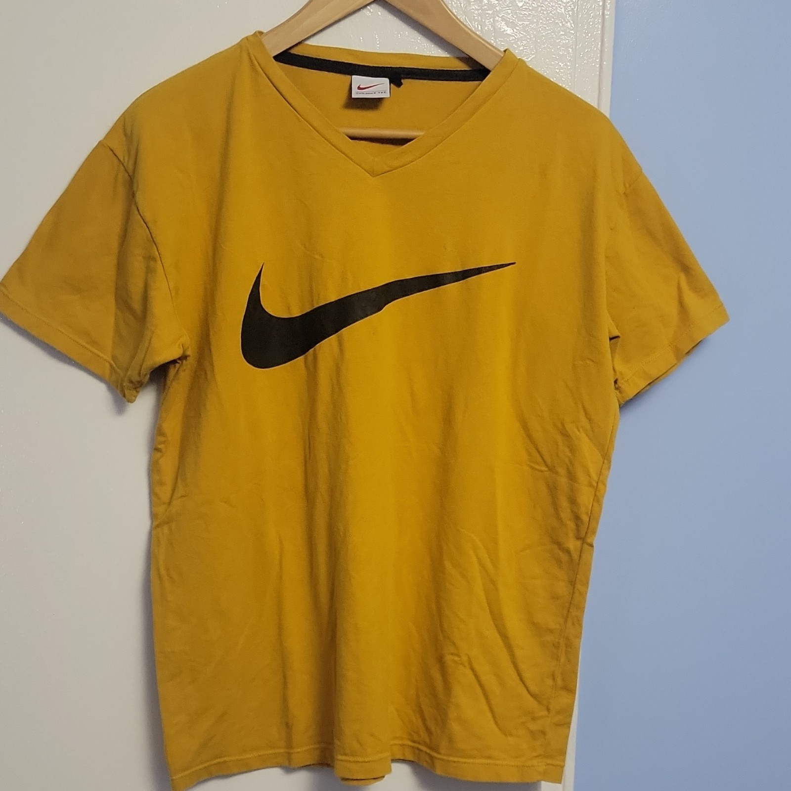 Nike The Nike Tee Men's Yellow V-Neck Short Sleeve Logo T-Shirt Size L gallery