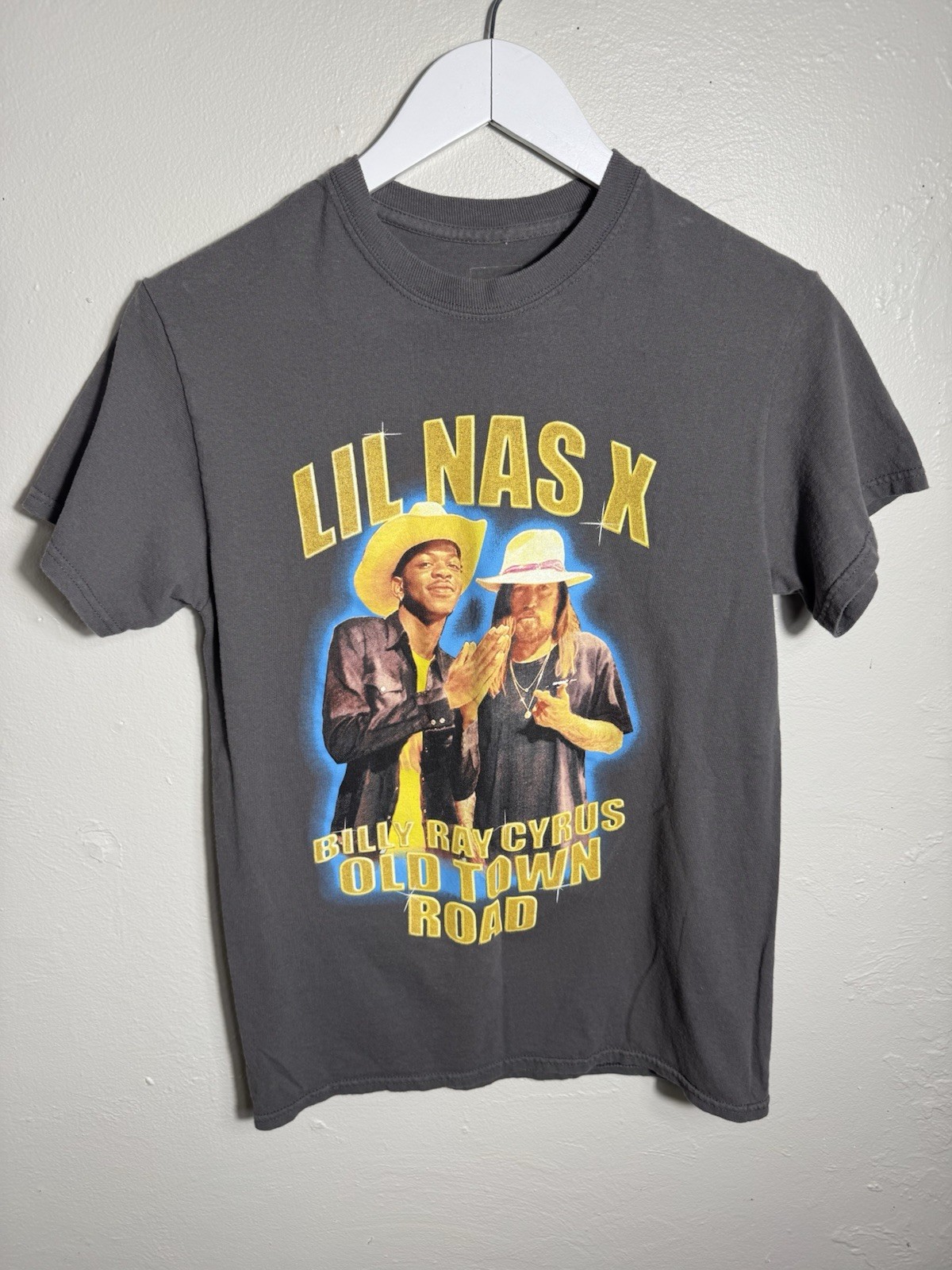Lil Nas X Billy Cyrus Old Town Road Small Men’s Shirt Good Condition Threads gallery