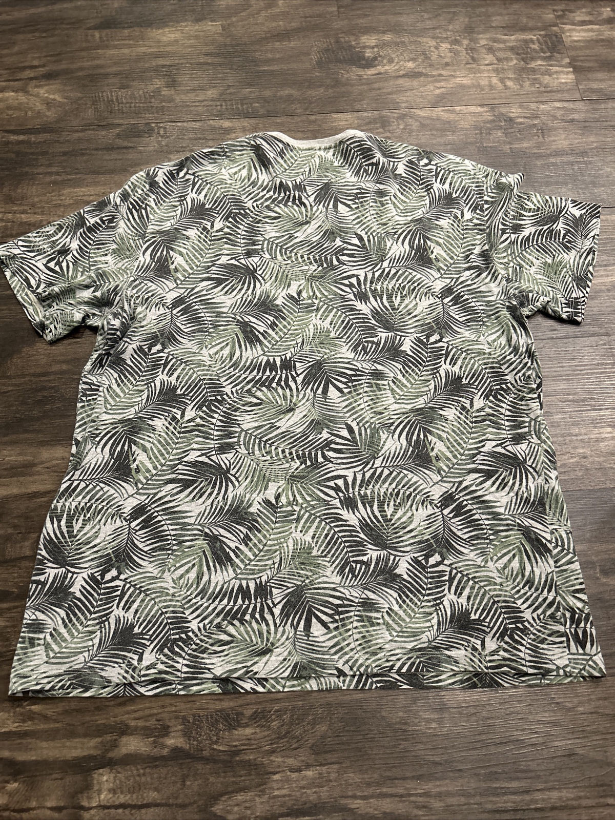 Hering Men's Palm, Leaf Print Crew Neck Tshirt, Sz. XL Soft Beach Attire ￼ gallery