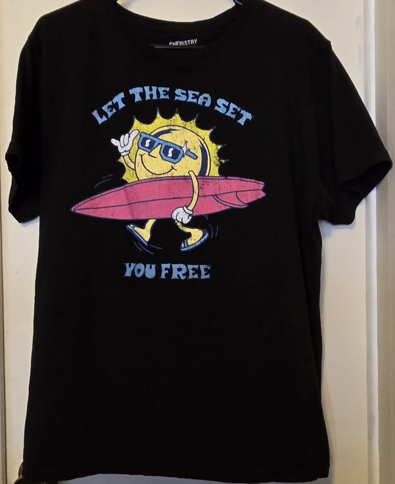 XL Chemistry "Let the Sea Set You Free" T-Shirt. Cotton/Poly Blend Preowned gallery