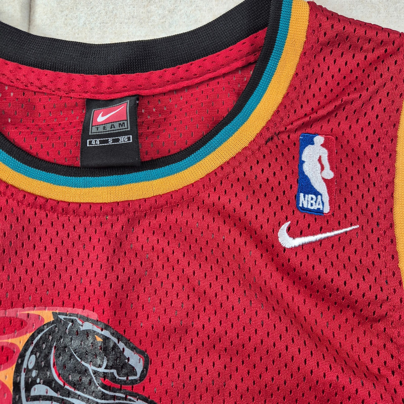 Vintage Nike Detroit Pistons Grant Hill 33 Jersey NBA Red Mens S gallery