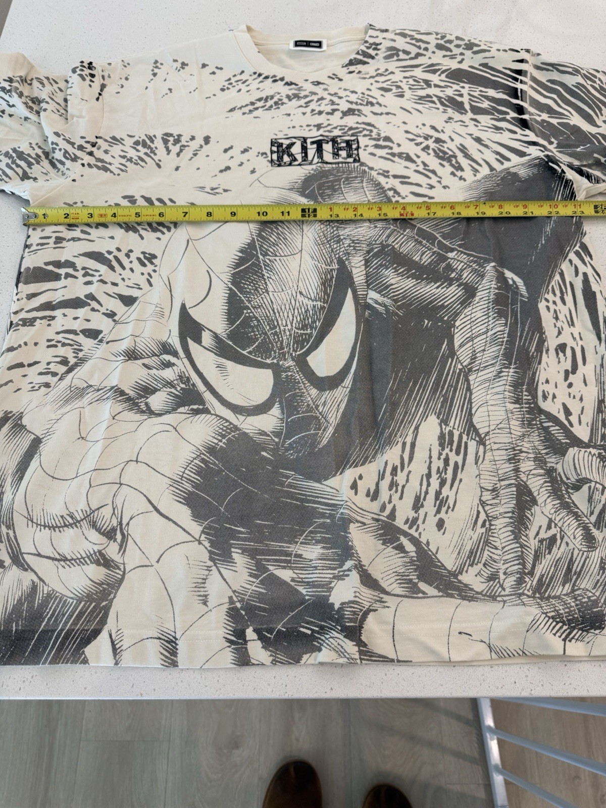 KITH Marvel Spider-Man Graphic Print Crew Neck Short Sleeve T-Shirt Cream/Gray L gallery