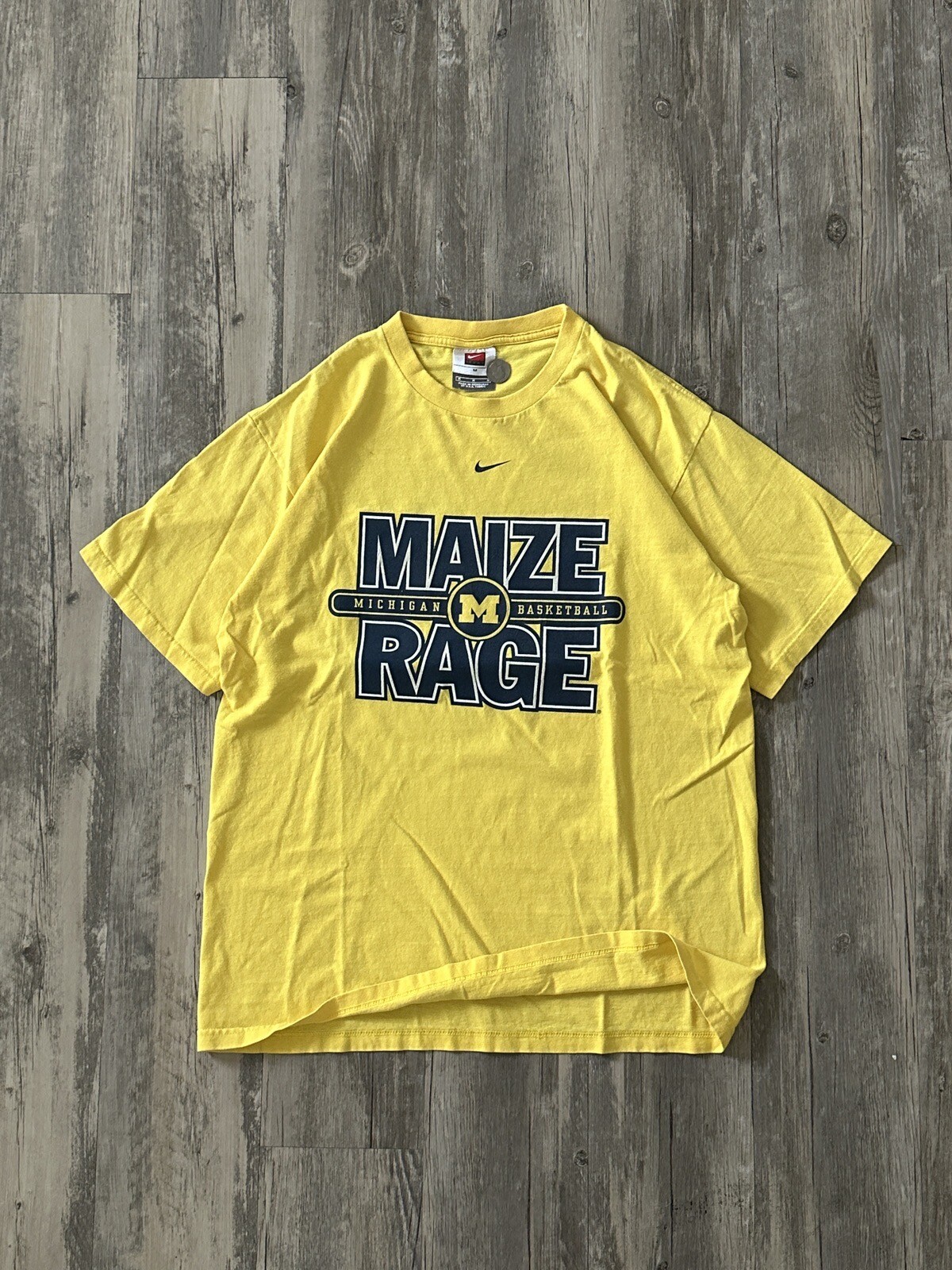 Vintage 2000s NCAA Nike Team Michigan University Basketball Tee Sz M VTG RARE gallery