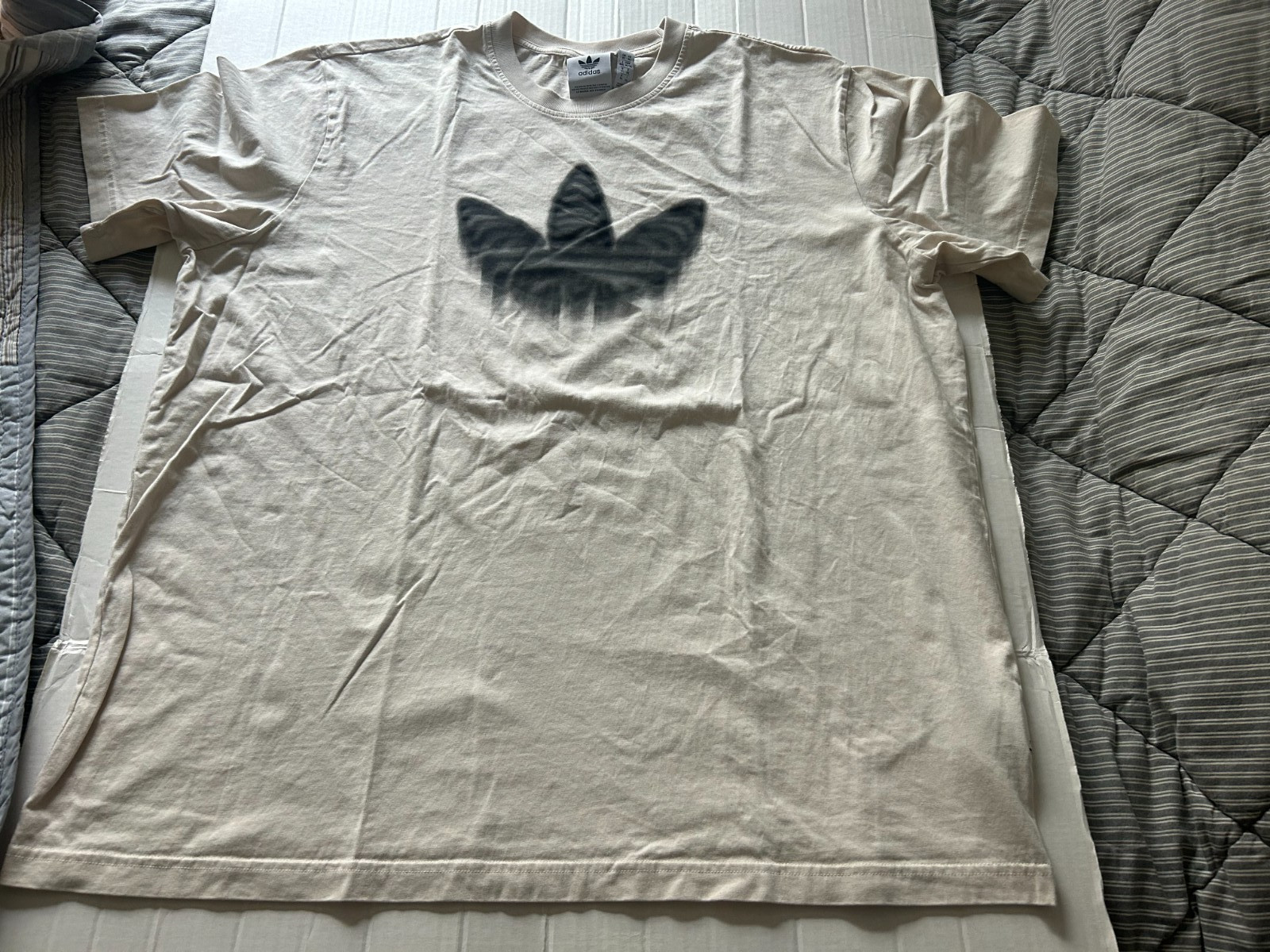 ADIDAS TREFOIL SIZE XL OFFWHITE OR CREAM SHORT SLEEVE T-SHIRT.SEE DESCRIPTION gallery