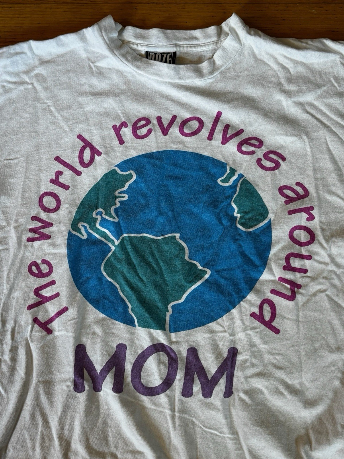Vintage “The World Revolves Around Mom” T-Shirt Single Stitch OSFA White gallery
