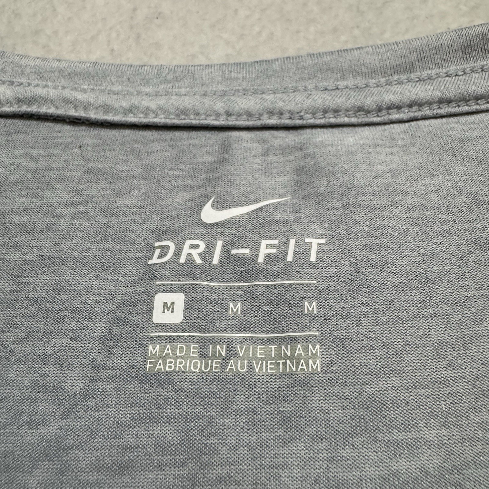 Nike Dri-FIT Women’s Scoop Neck T-Shirt Gray MEDIUM Athletic Short Sleeve Tee gallery