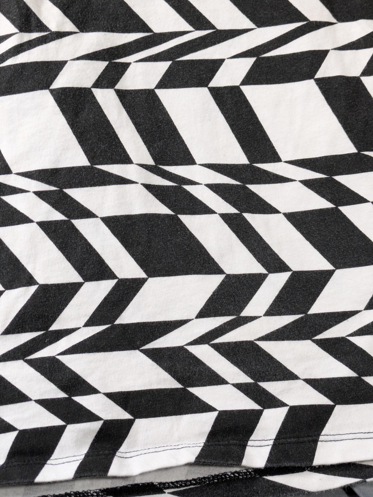 Nike Shirt Mens Large Black White Chevron All Over Print Big Swoosh Wraparound gallery