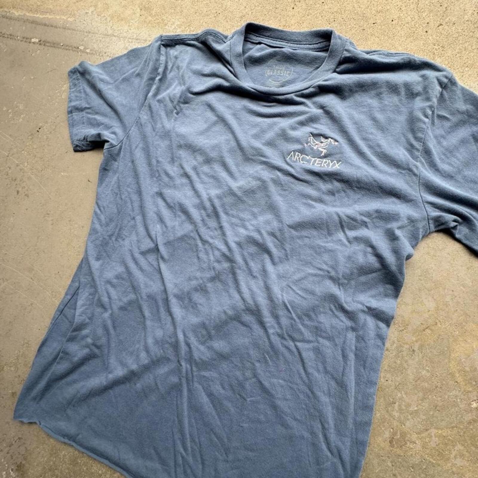 Arc'teryx Men's Navy and Blue Tshirt gallery